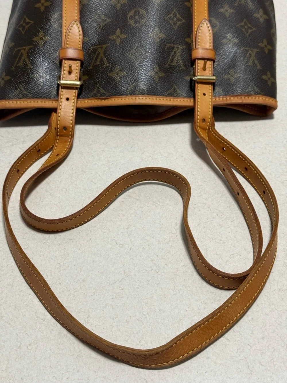 Louis Vuitton Bucket GM Monogram Shoulder Bag - Picture 8 of 16